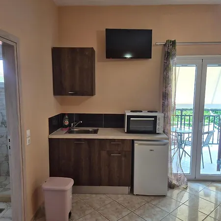 ベッド・アンド・ブレックファスト Kate-mari 3*